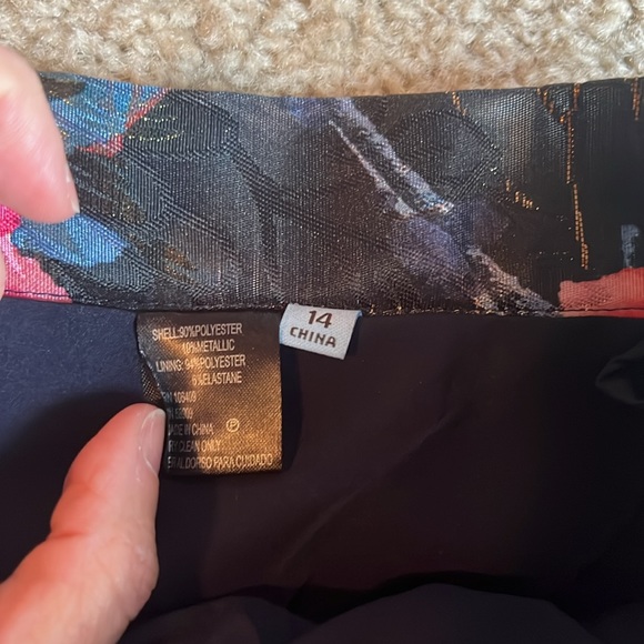 Antonio Melani floral pleated zip up skirt black pink red size 14 - Picture 4 of 5